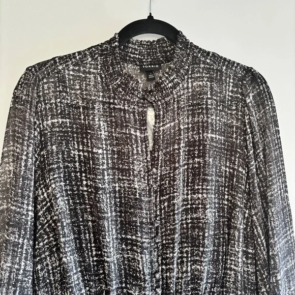Torrid Black & White Dress. Size 1 - Picture 5 of 6